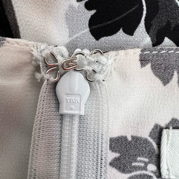 WHBM Shift Dress Floral Print in Black and White Size 6 - Picture 10 of 12